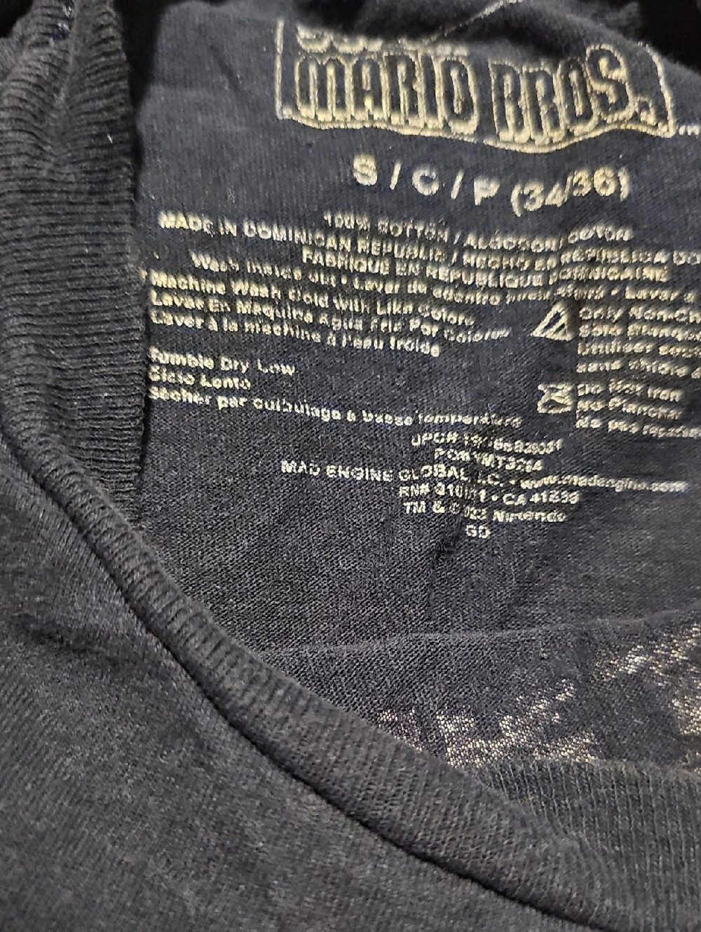 Lot of 4 Men's Small Graphic Tees. - Picture 7 of 9
